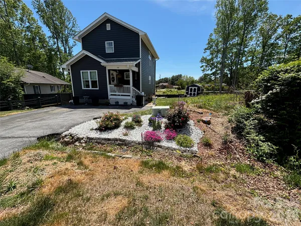 $420,000 | 100 Victoria Springs Drive, Flat Rock, NC 28731