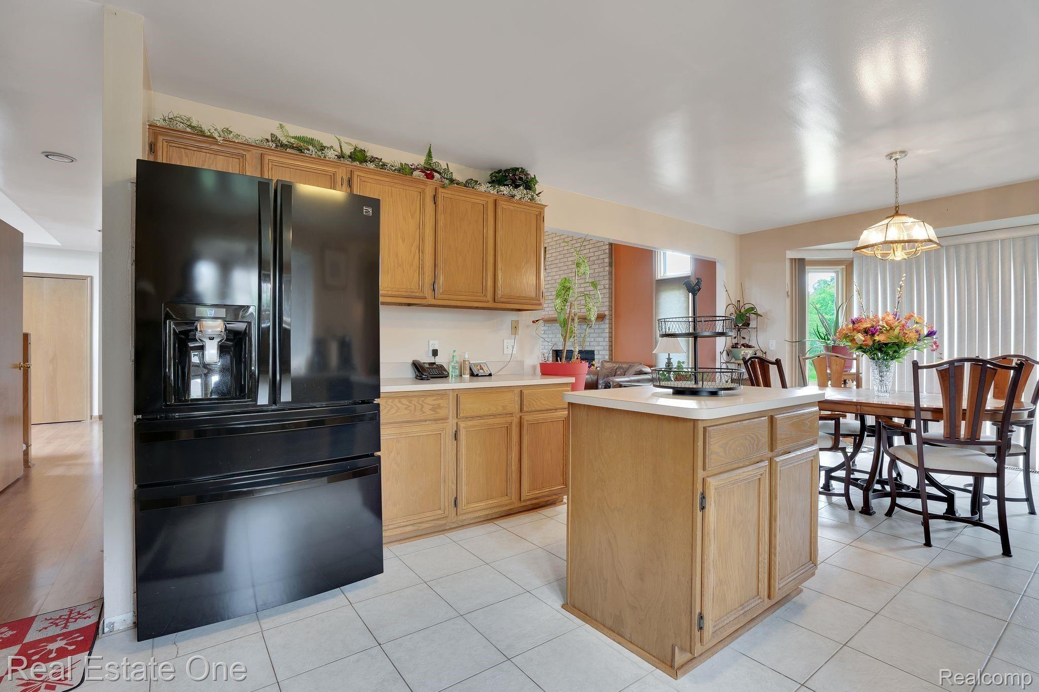 50285 Riverside Drive Macomb, MI 48044 - Photo 12 of 39 MORE COUNTER & CABINET STORAGE