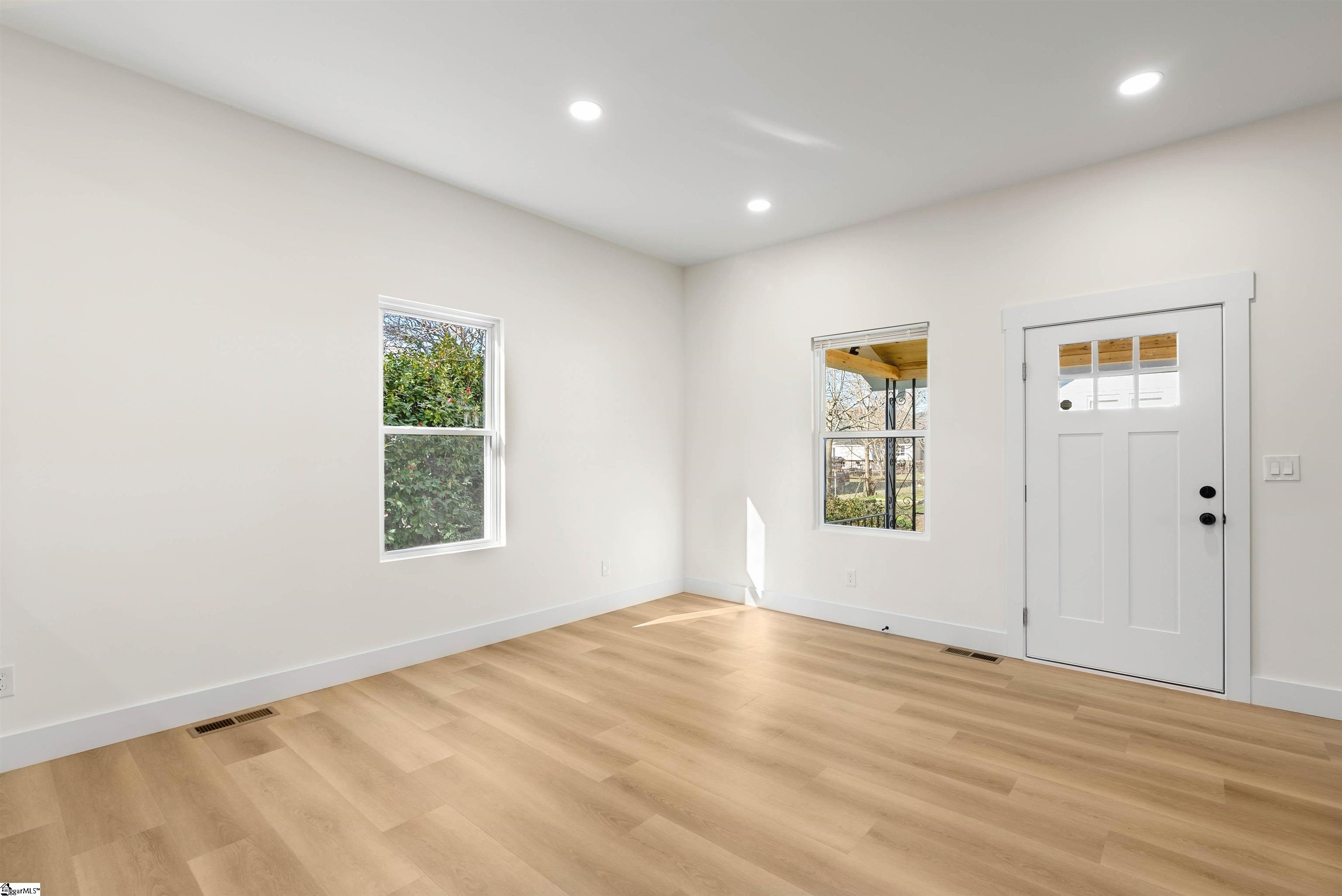 6 10th Street Greer, SC 29651 - Photo 6 of 29