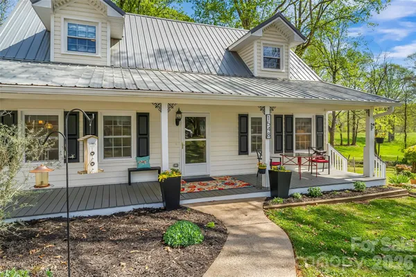 $320,000 | 1548 Castell Lane, Hickory, NC 28601