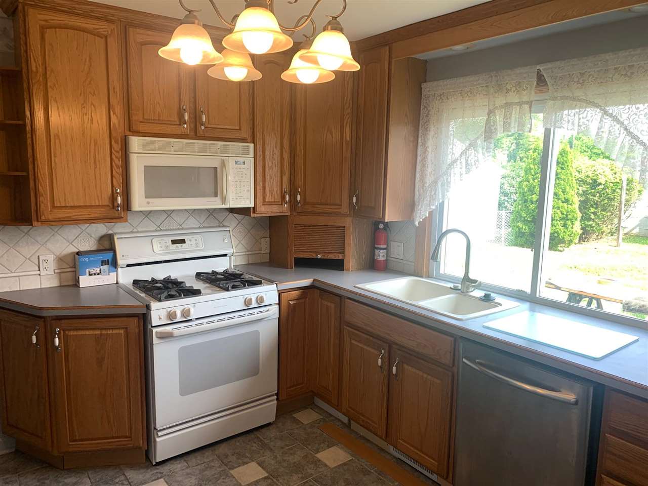 16033 Stephens Road Eastpointe, MI 48021 - Photo 9 of 26 kitchen