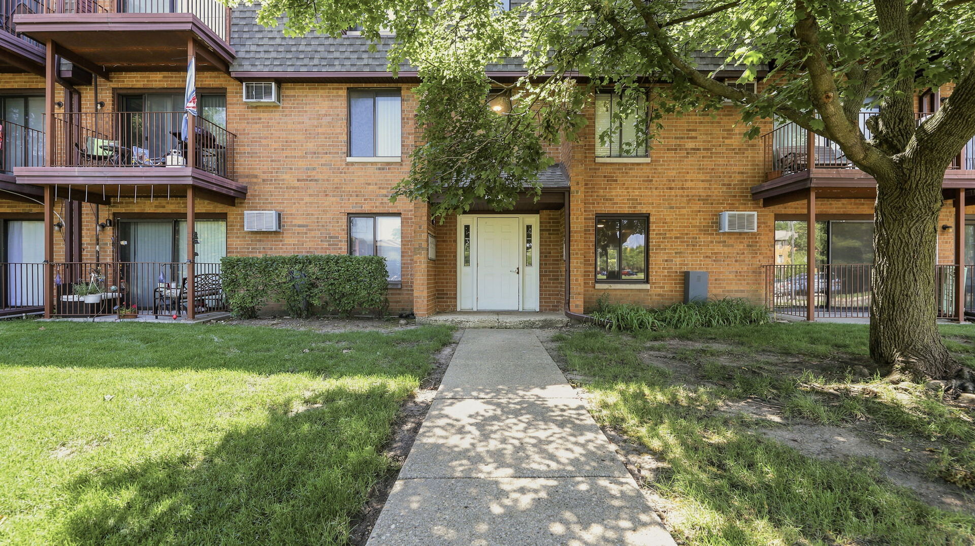 645 Briar Hill Lane, Unit 2 Addison, IL 60101 - Photo 1 of 20