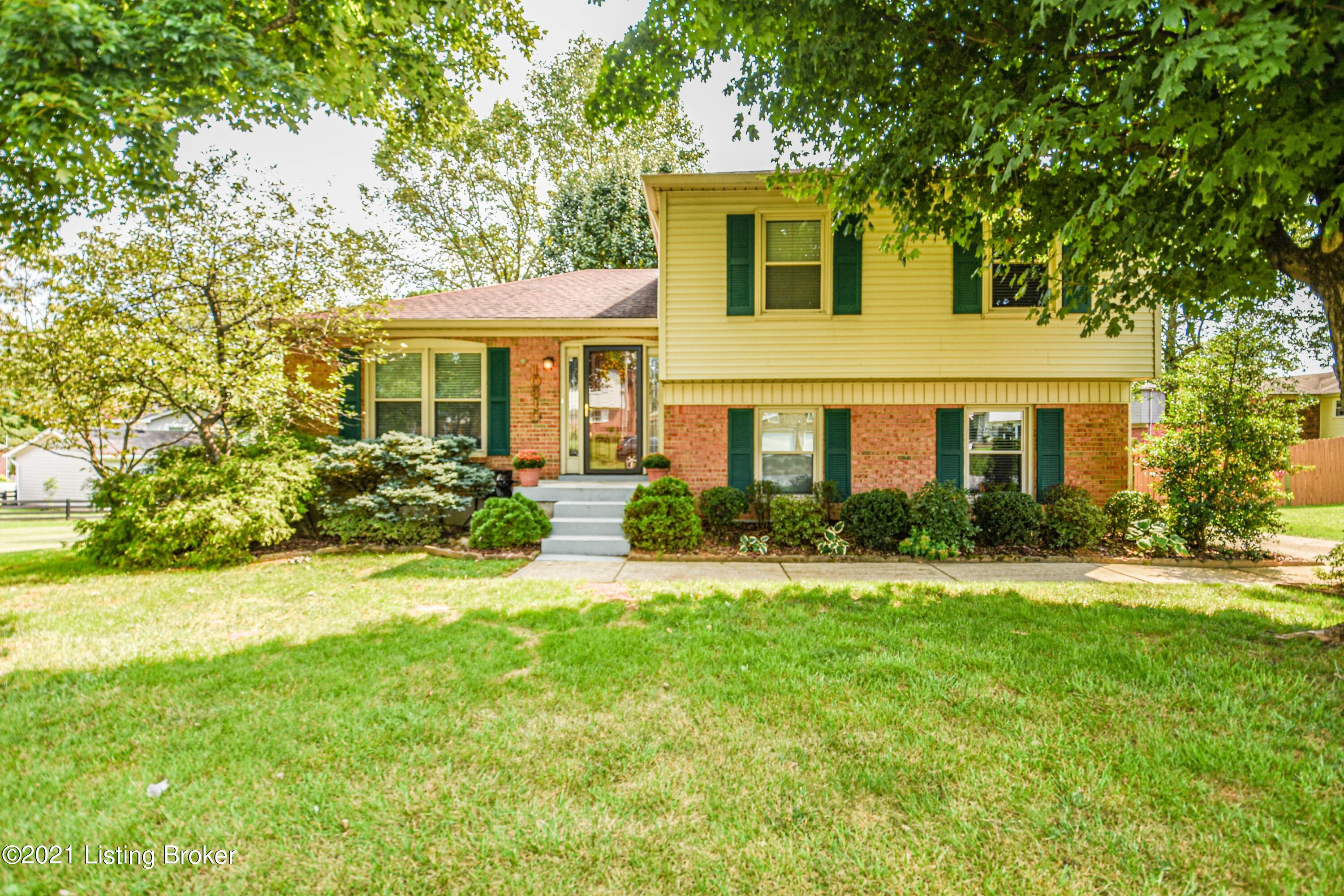10610 St Rene Road Louisville, KY 40299 - Photo 1 of 34 002_FRONT OF HOME