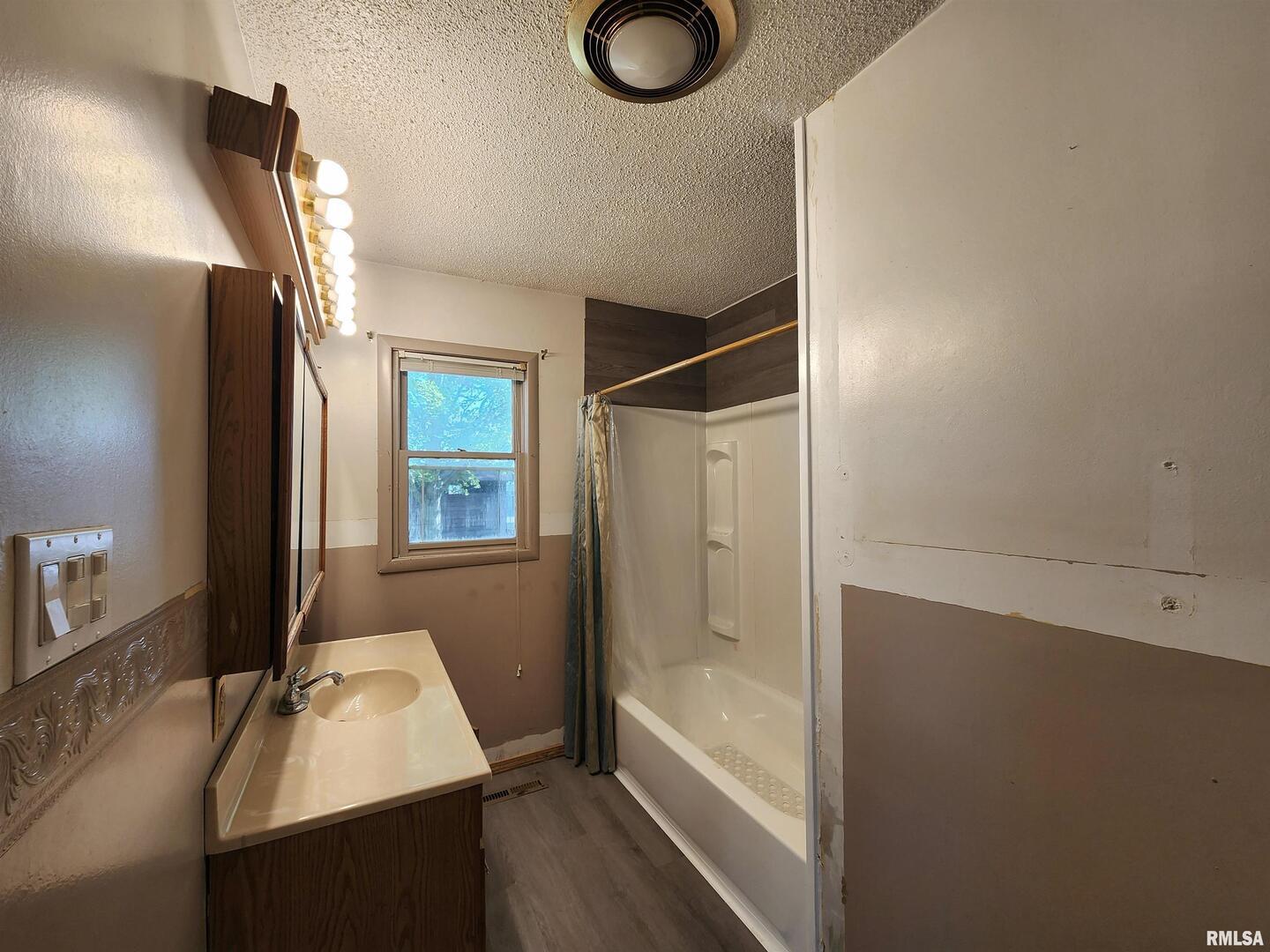 10107 Sugar Creek Road Benton, IL 62812 - Photo 26 of 43 a bathroom with a sink vanity tub and a mirror