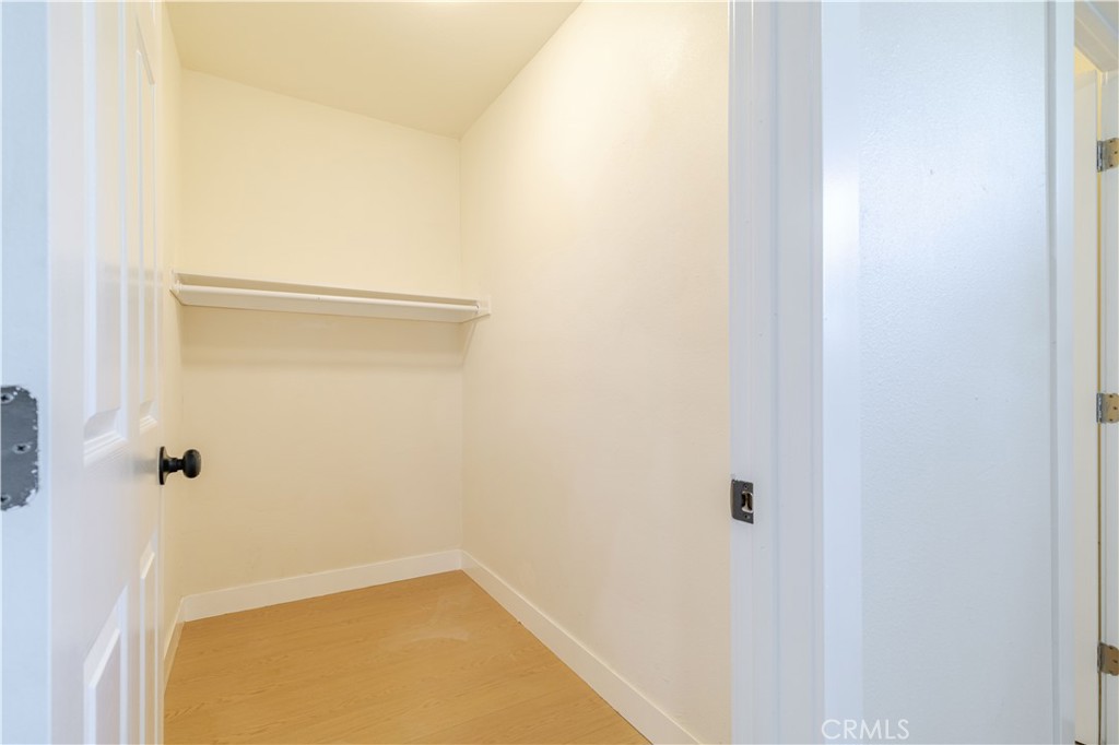 917 South Aprilia Avenue Compton, CA 90220 - Photo 10 of 24 a bathroom with a bathtub