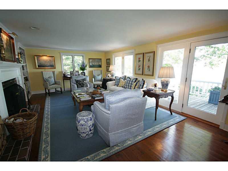 181 Farnham Point Road East Boothbay, ME 04544 - Photo 14 of 25 Living Room.