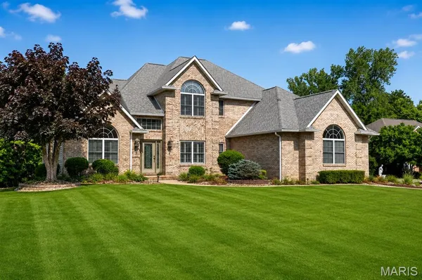 $585,000 | 15 Fox Mill Drive, Maryville, IL 62062