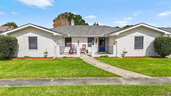$340,000 | 1402 Levee Drive, Houma, LA 70360