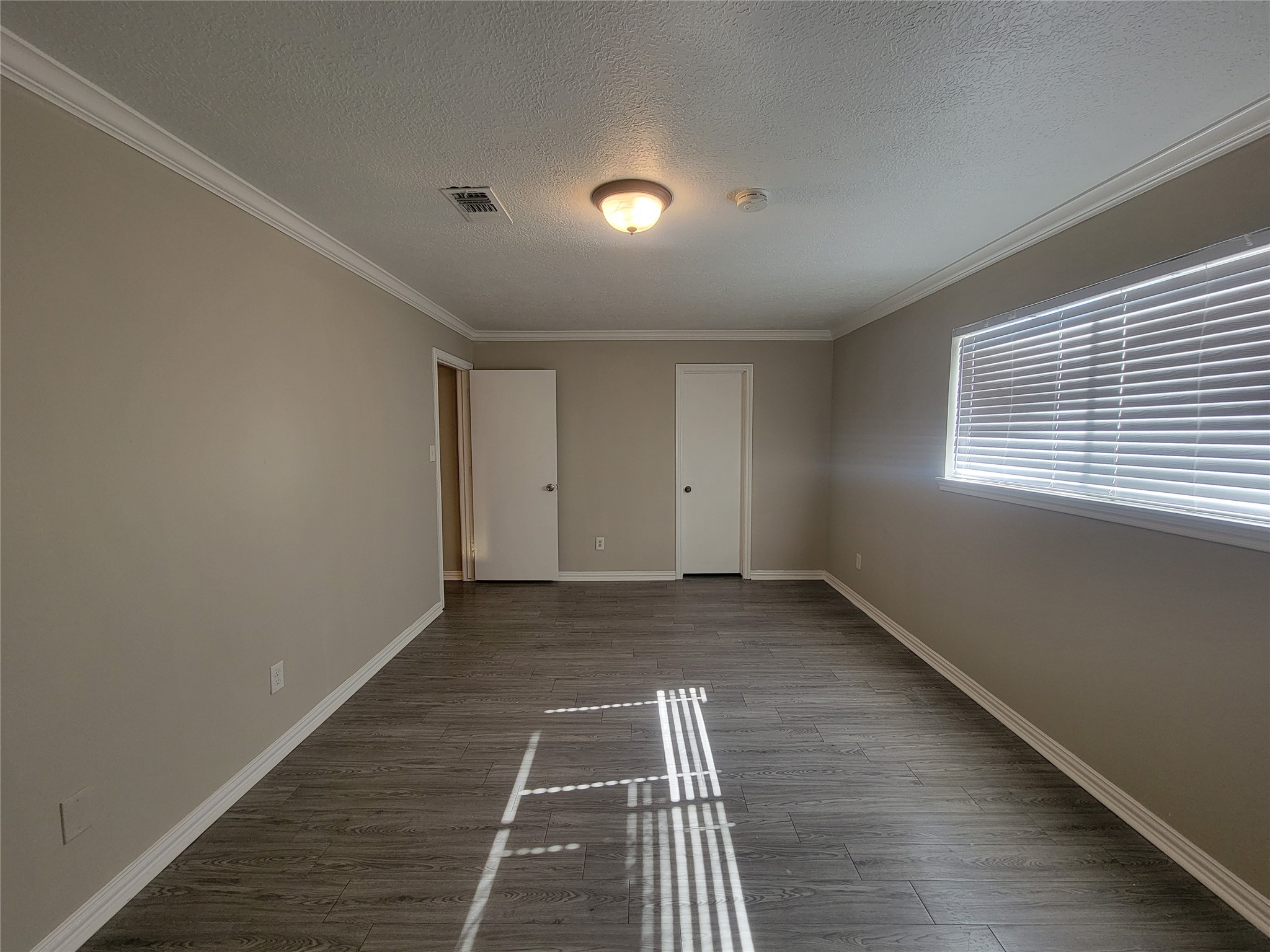 4015 Chapel Square Drive Spring, TX 77388 - Photo 18 of 27 Enjoy the generous and inviting room sizes.