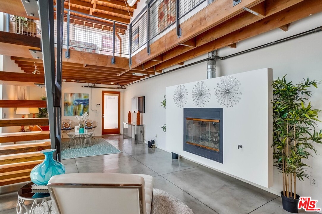 849 Pine Avenue Long Beach, CA 90813 - Photo 19 of 39 a view of outdoor space