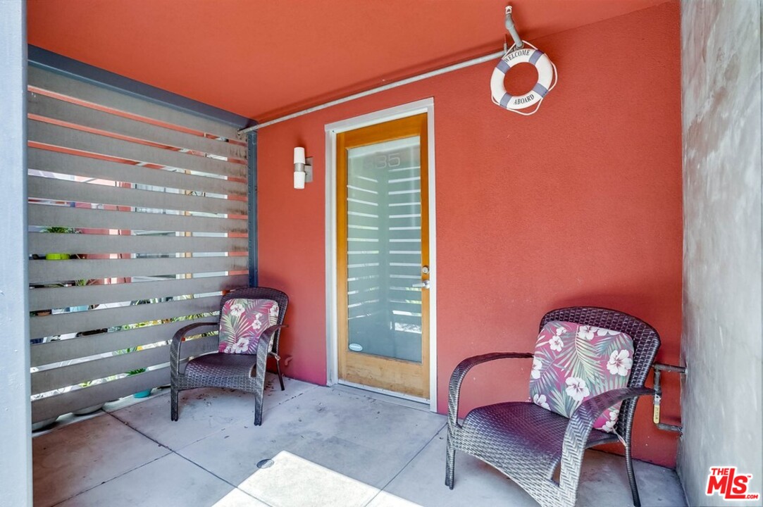 849 Pine Avenue Long Beach, CA 90813 - Photo 21 of 39 a view of a livingroom with furniture