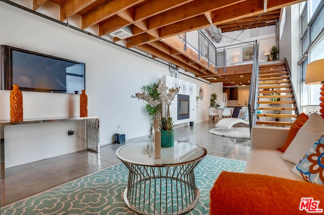 849 Pine Avenue Long Beach, CA 90813 - Photo 24 of 39 a dining room with furniture and a table