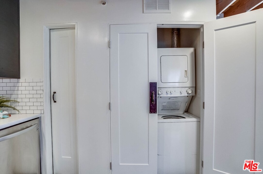 849 Pine Avenue Long Beach, CA 90813 - Photo 25 of 39 a view of washer and dryer