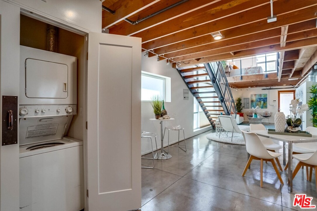 849 Pine Avenue Long Beach, CA 90813 - Photo 26 of 39 a view of a hallway with seating area