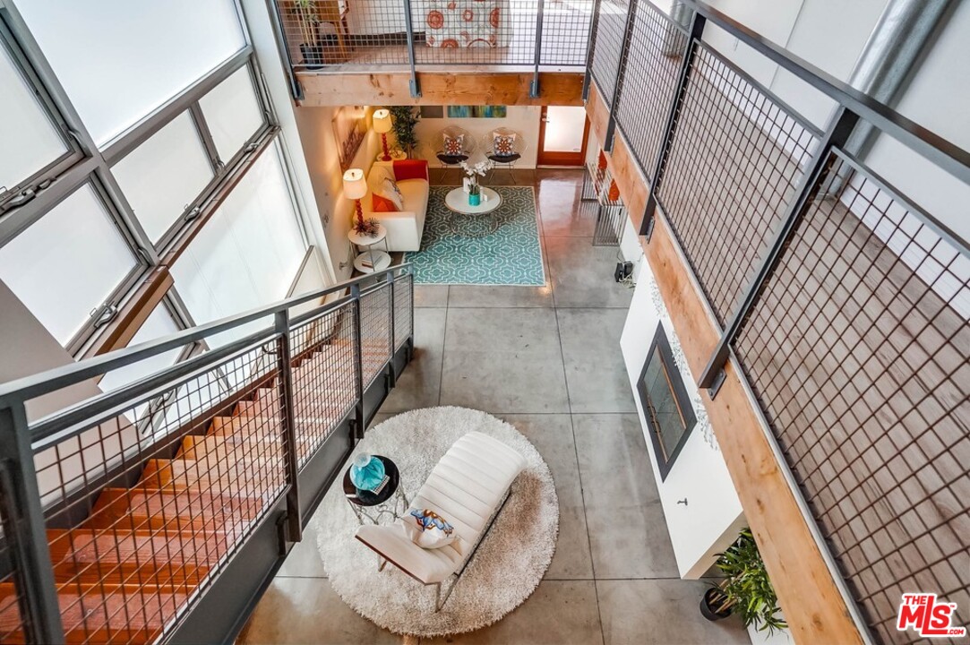 849 Pine Avenue Long Beach, CA 90813 - Photo 28 of 39 a view of entryway