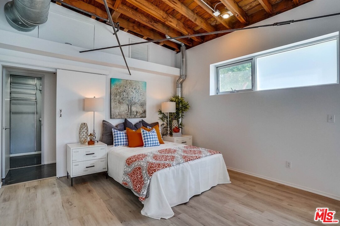 849 Pine Avenue Long Beach, CA 90813 - Photo 3 of 39