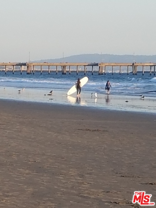 849 Pine Avenue Long Beach, CA 90813 - Photo 36 of 39 a close up view of a shower