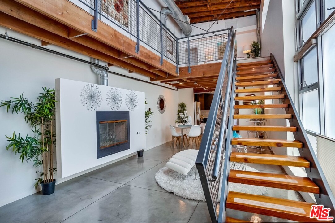849 Pine Avenue Long Beach, CA 90813 - Photo 7 of 39 a view of entryway with a front door