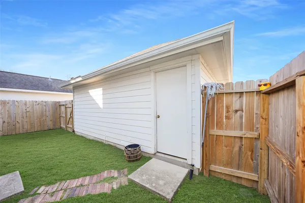 a view of a back yard of the house