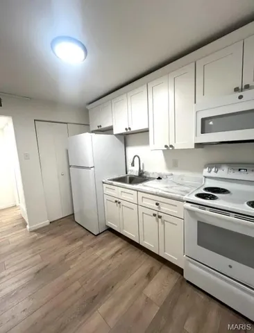 $875 | 4774 Kings Drive, Unit D, St. Louis, MO 63116