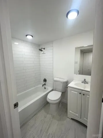 $875 | 4774 Kings Drive, Unit D, St. Louis, MO 63116