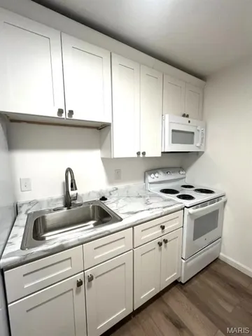 $875 | 4774 Kings Drive, Unit D, St. Louis, MO 63116