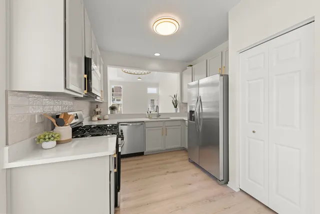 $337,900 | 911 Bluebell Circle, Joliet, IL 60431