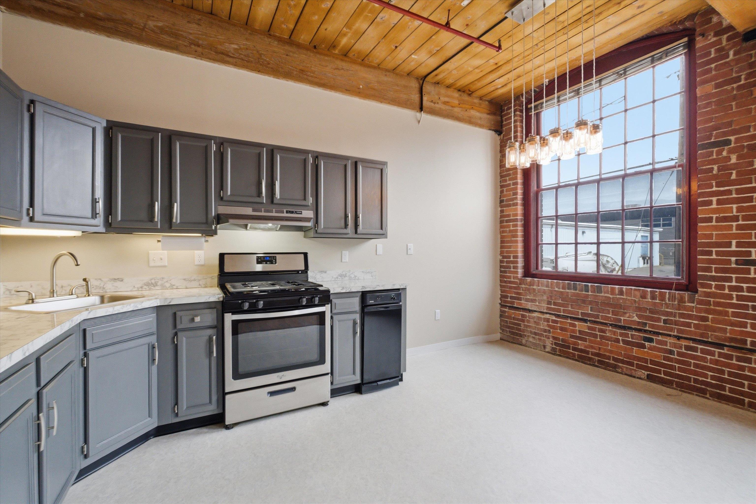 470 Silver Street, Unit 222 Manchester, NH 03103 - Photo 4 of 26