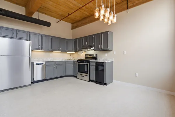$250,000 | 470 Silver Street, Unit 222, Manchester, NH 03103