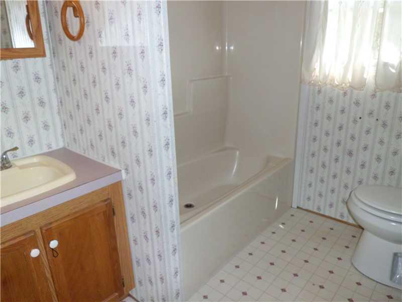 43 Oak Ledge Road Harpswell, ME 04079 - Photo 13 of 16 Bathroom.