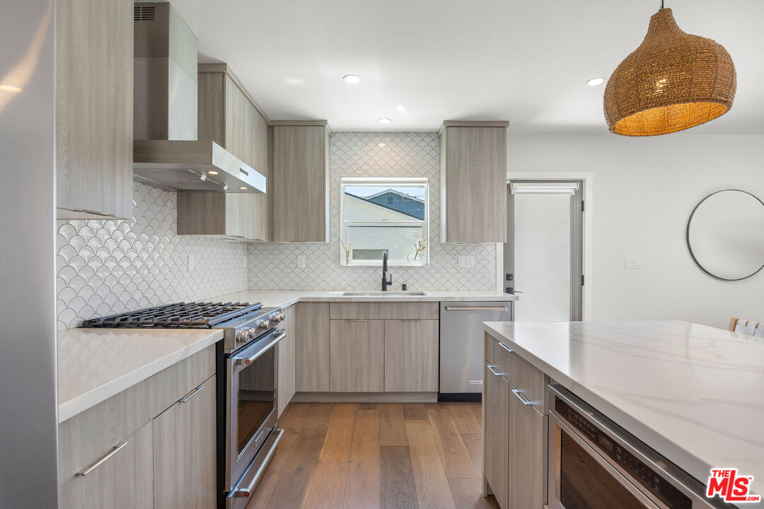 3925 Alla Road Los Angeles, CA 90066 - Photo 9 of 41 Gallery Image 9