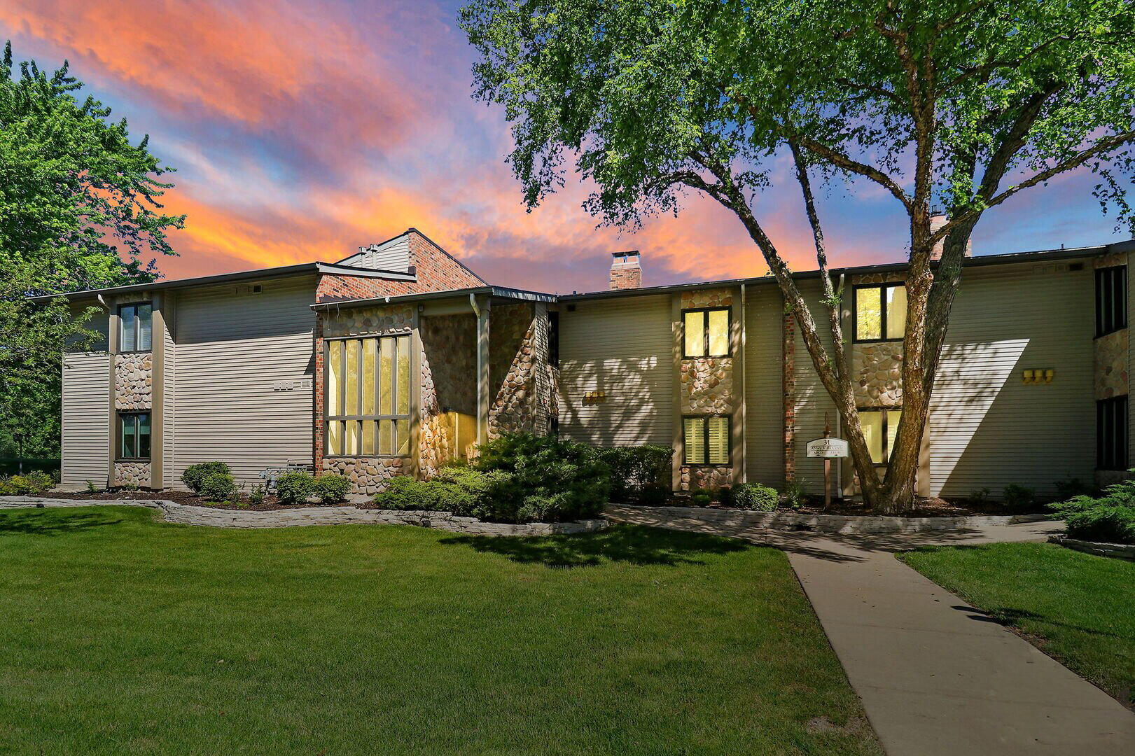 31 Abbey Villa Circle, Unit A Fontana, WI 53125 - Photo 1 of 12 1