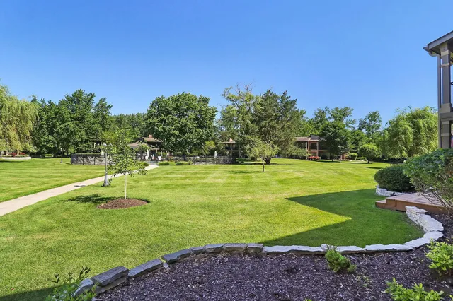 $2,700 | 31 Abbey Villa Circle, Unit A, Fontana, WI 53125