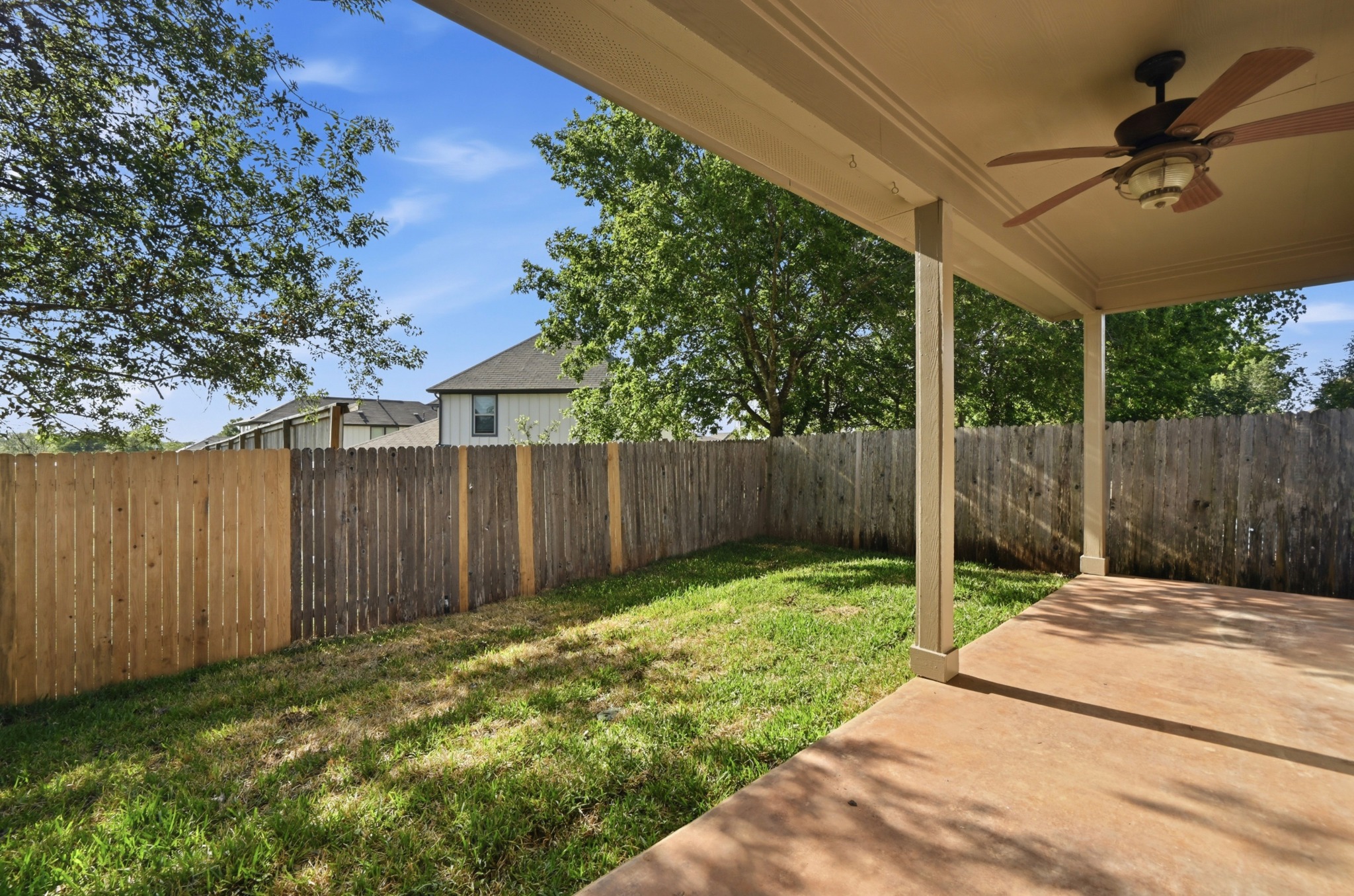 13009 Olivers Way Manchaca, TX 78652 - Photo 29 of 37 a backyard of a house