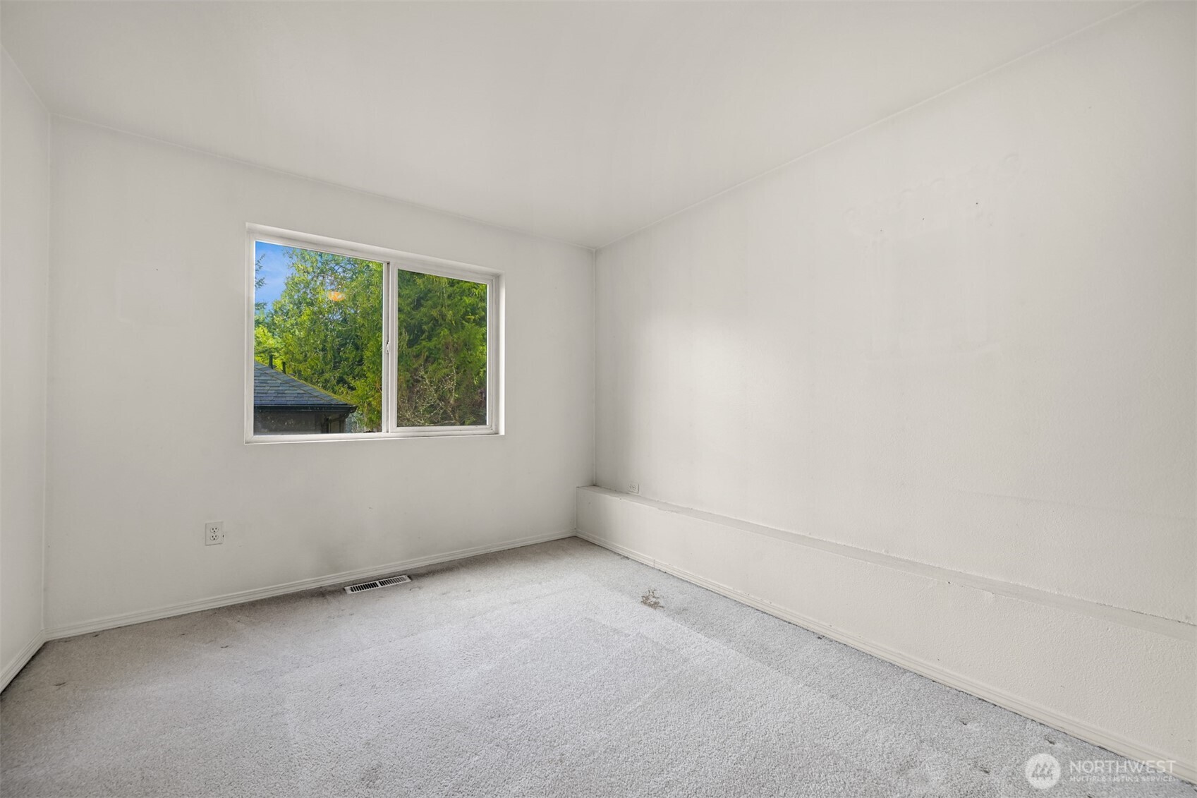 372 Sudden Valley Drive Bellingham, WA 98229 - Photo 13 of 20 an empty room with a window
