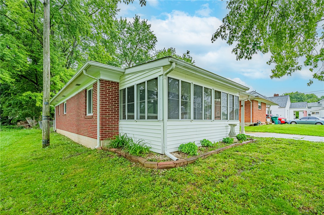 260 Indiana Avenue Springfield, OH 45505 - Photo 3 of 30