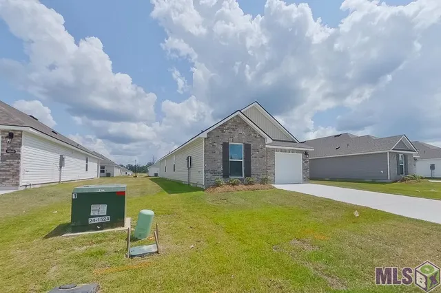 $1,800 | 14262 Ruffian Avenue, Denham Springs, LA 70726