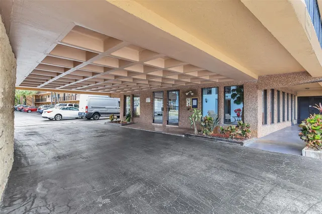 $244,000 | 9370 Southwest 8th Street, Unit 322, Boca Raton, FL 33428