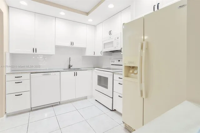 $244,000 | 9370 Southwest 8th Street, Unit 322, Boca Raton, FL 33428