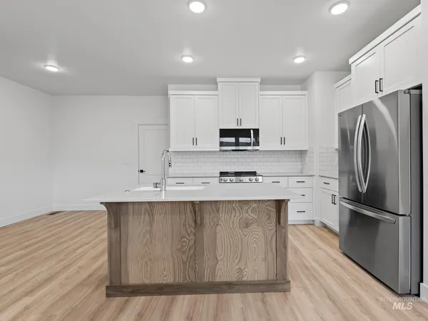 $414,900 | 2160 East Deep Purple Lane, Meridian, ID 83642