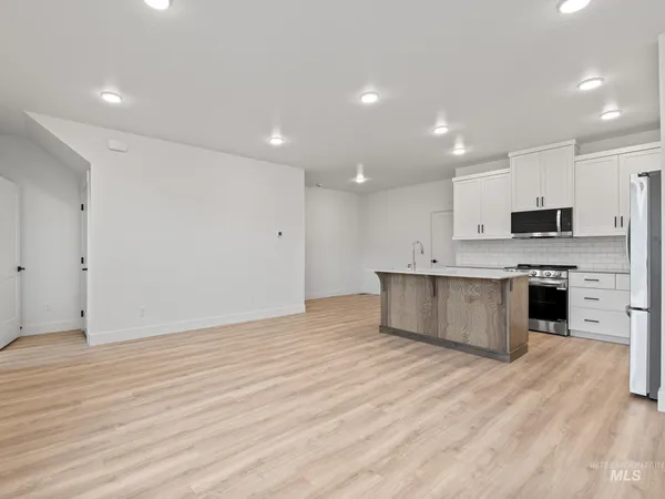 $414,900 | 2160 East Deep Purple Lane, Meridian, ID 83642