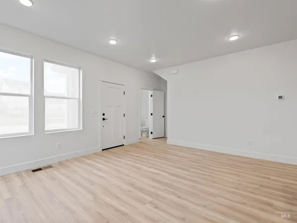 $414,900 | 2160 East Deep Purple Lane, Meridian, ID 83642