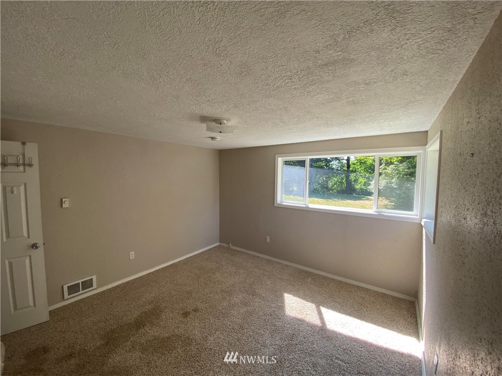 5447 Johnson Point Road Northeast Olympia, WA 98516 - Photo 11 of 37 Gallery Image 11