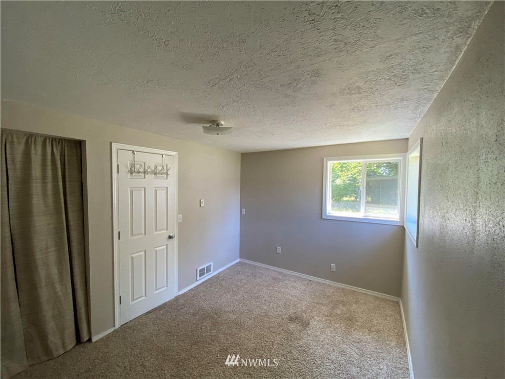 5447 Johnson Point Road Northeast Olympia, WA 98516 - Photo 4 of 37 Gallery Image 4