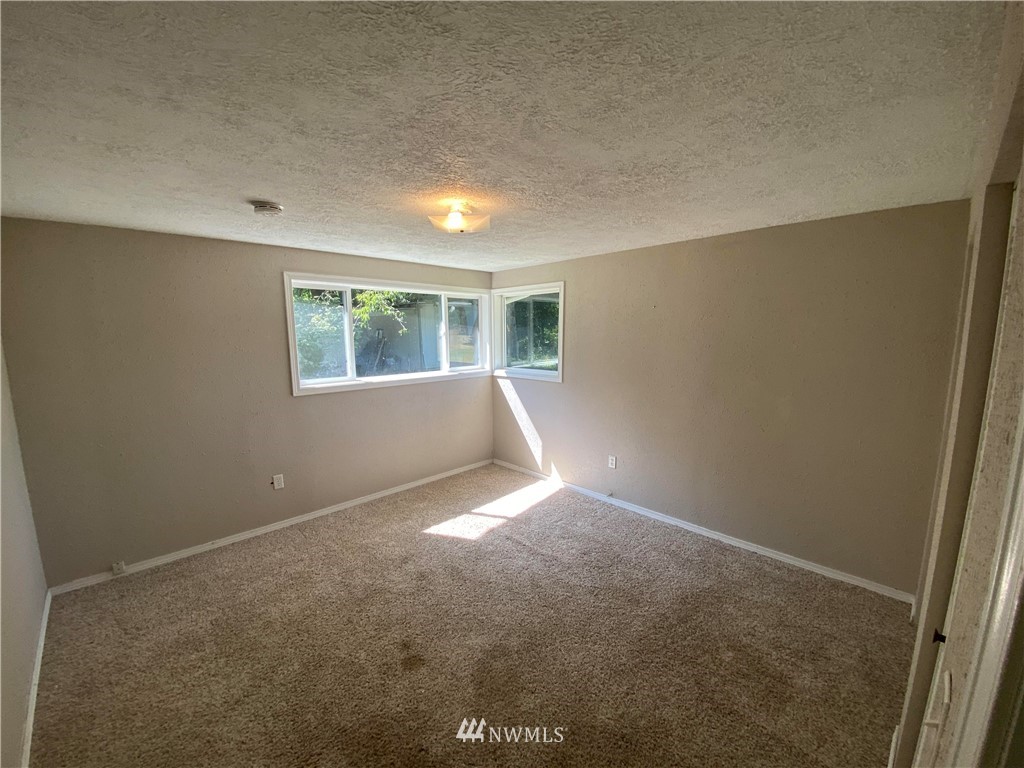 5447 Johnson Point Road Northeast Olympia, WA 98516 - Photo 9 of 37 Gallery Image 9