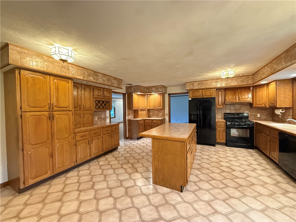 161 Council Rock Road Cranston, RI 02921 - Photo 13 of 31
