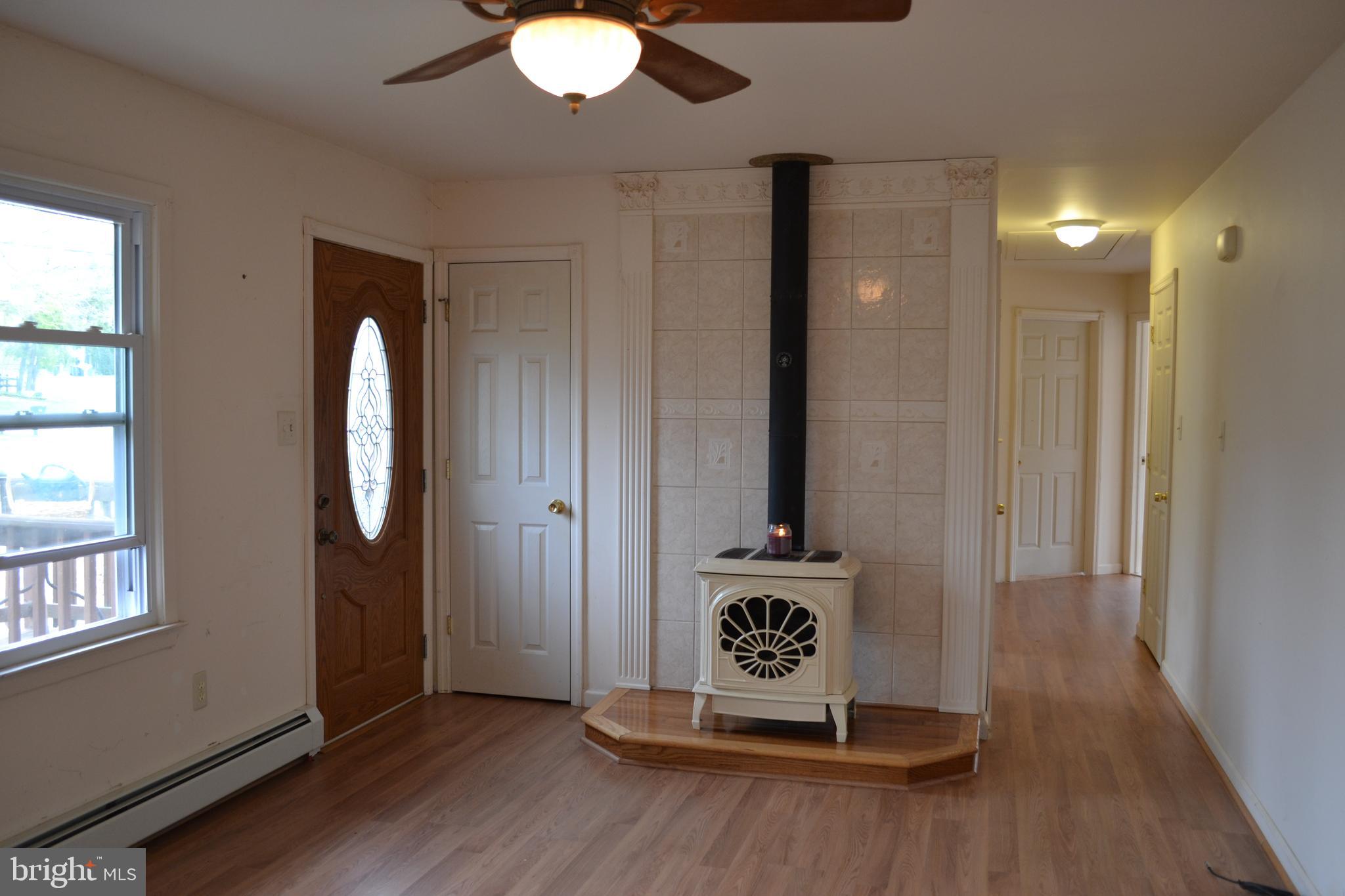 140 Commodore Road Manahawkin, NJ 08050 - Photo 5 of 19 Gallery Image 5