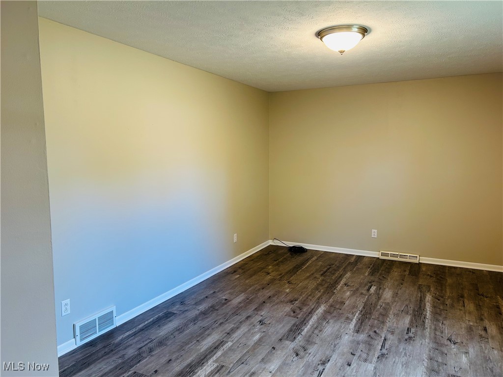 522 State Road Northwest Warren, OH 44483 - Photo 14 of 29 Primary bedroom