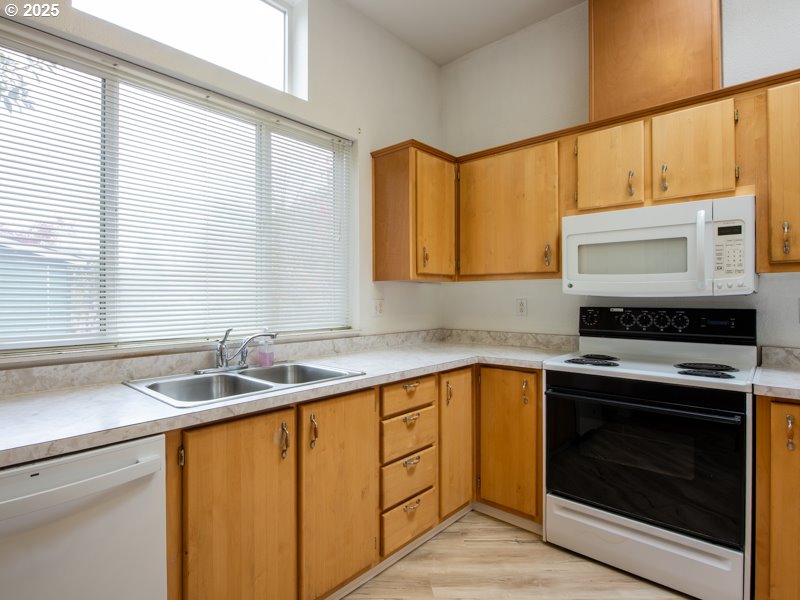 1310 David Avenue Eugene, OR 97404 - Photo 17 of 48