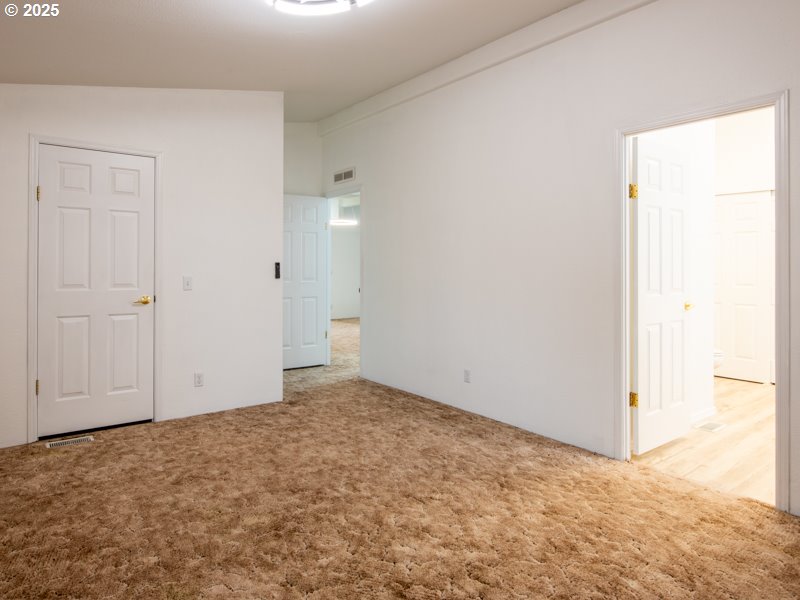 1310 David Avenue Eugene, OR 97404 - Photo 27 of 48